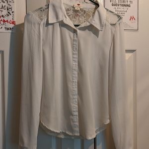 🤍 White Lace Back Shirt